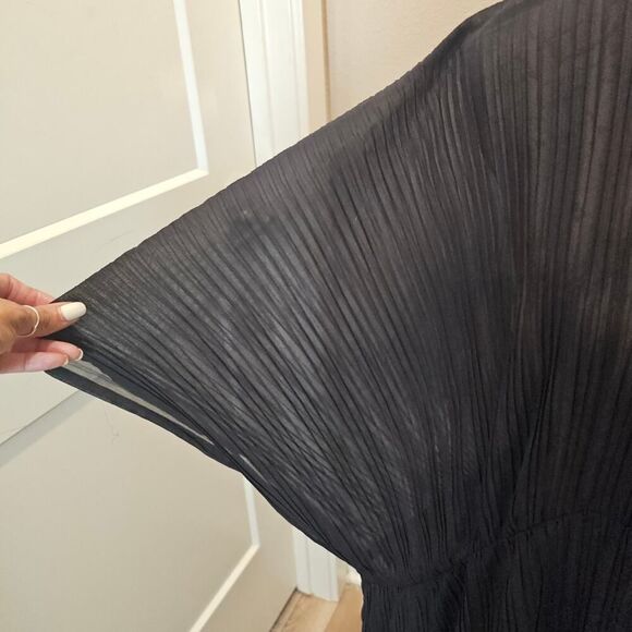 NWOT DR2 Black Sheer Pleated Cover Robe One Size - Picture 2 of 9